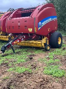New Holland RB560