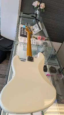 Fender Squire Jazz Bass - Photo 3