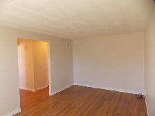 3 Bedrm House Upper for Rent in Barrie South West - Photo 2