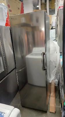 Freezer LG 24' 11.4 cu. ft. Single Door in Platinum Silver Steel