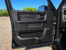 2023 Ram 1500 Classic Night Edition Quad V8 | Sub Zero Pkg | 4X4 - Photo 17