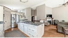 GREAT DEAL! GOLF COURSE! WALKOUT BUNGALOW - Photo 4
