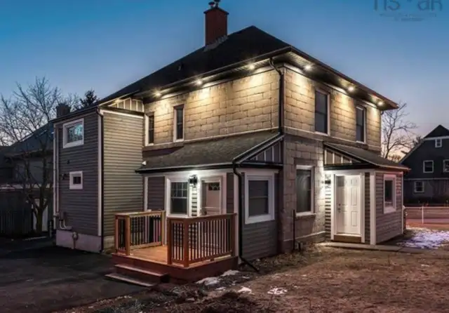 5512 Livingstone Place, 3 Bedroom Upper Flat