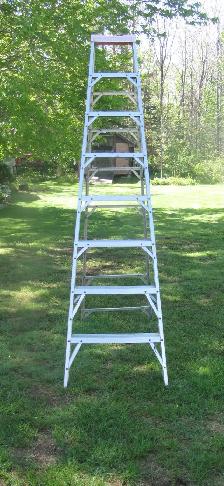 Aluminum Step Ladder - Photo 2