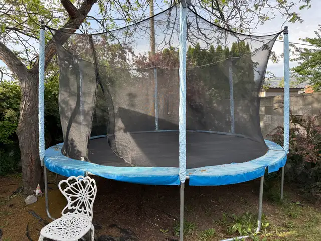 14’ Trampoline