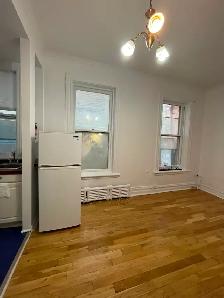 Nice bachelor unit- Downtown location- Available August 1st! - Photo 2