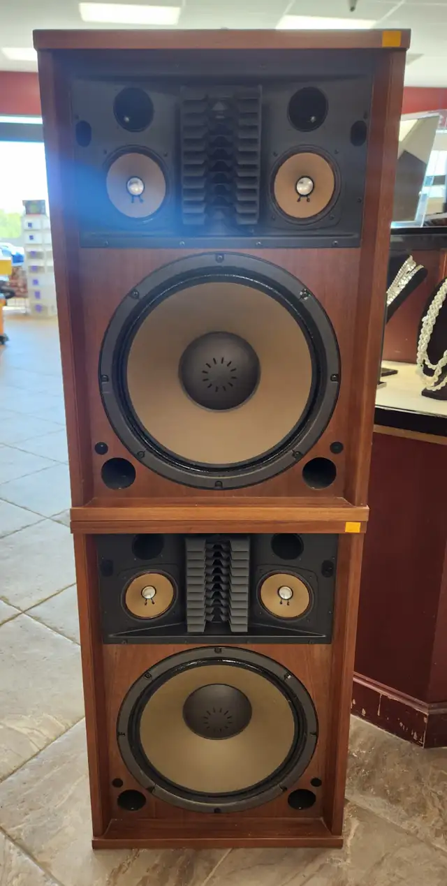 Sansui Tower Speakers SP-3500 with Grilles