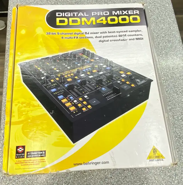 Behringer DDM4000 Pro Mixer