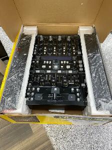 Behringer DDM4000 Pro Mixer - Photo 2