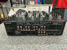 Behringer DDM4000 Pro Mixer - Photo 4