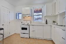 Bright 1 Bedroom Main floor w/ Parking!  - Eglinton &Caledonia - Photo 4