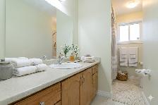 3 Bed 1 Bath Upper Level Home with Garage and Private Backyard - Photo 7