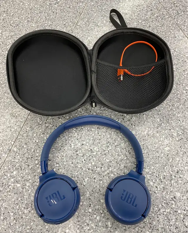 JBL 520 Bluetooth Headphones