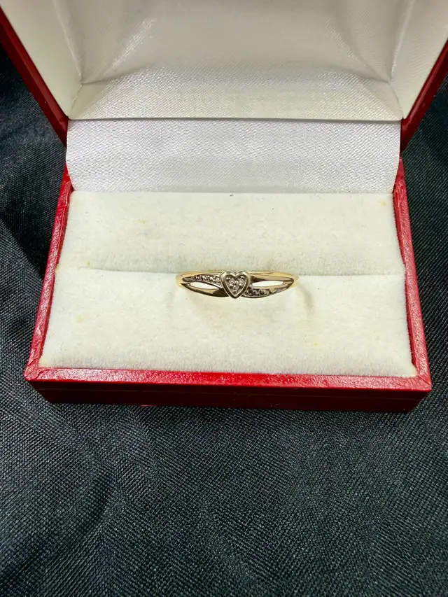 Women's 10K Gold Heart Ring~Size 10