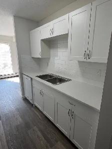 IN SUITE LAUNDRY! 2  BED TOP FLOOR SUITE SMALL PET FRIENDLY! - Photo 2