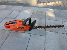 BLACK DECKER 22' Corded Hedge Trimmer - Photo 2