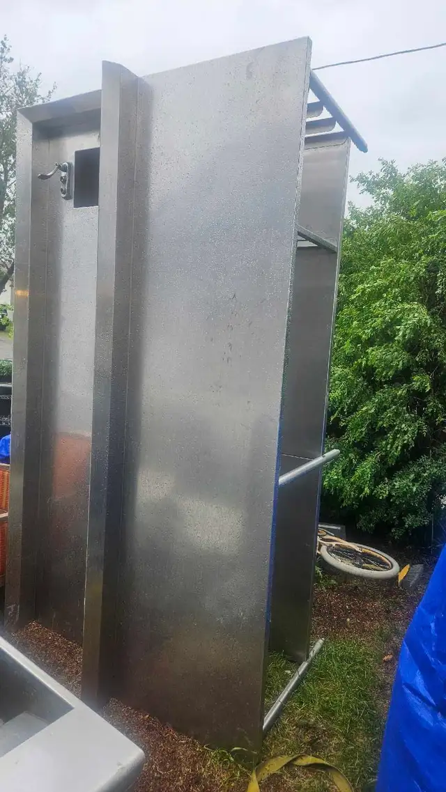 8.5 foot stainless steel tables, great condition. WILL DELIVER!