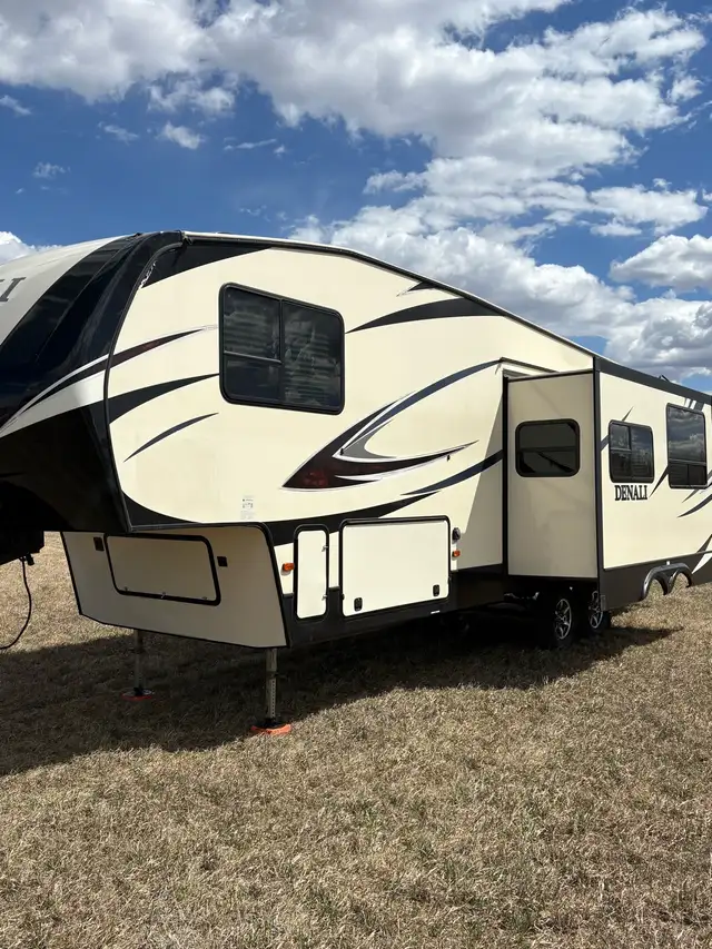 2017 Dutchmen Denali 280LBS