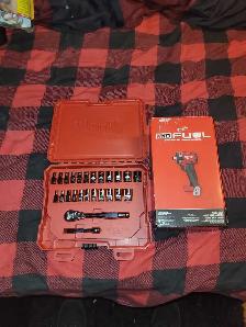 Milwaukee 1/2' compact impact wrench with metric socket set