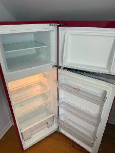 Red Fridge - Photo 2