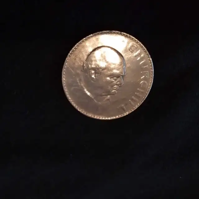 1965 collectible SIR WINSTON CHURCHILL CROWN COIN