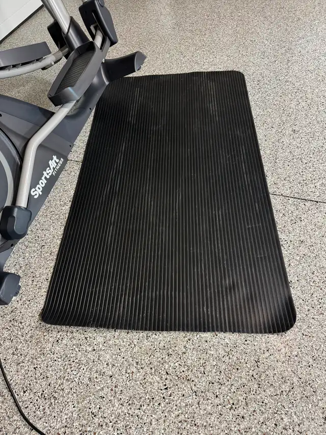 Excellent condition elliptical trainer