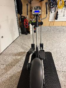 Excellent condition elliptical trainer - Photo 3
