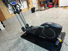 Excellent condition elliptical trainer - Photo 4