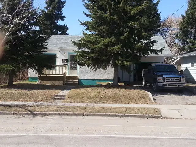 Great 2 Bedroom Home with Garage & Large Yard – Yorkton