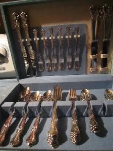 #36-121D   SIGNATURE silverware set for 6, Monogramed 'E' - Photo 2