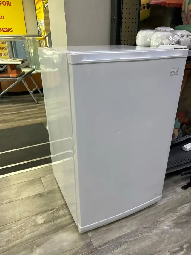 Avanti Upright Freezer VF306 2.8 Cubic Feet