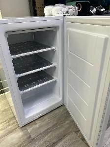 Avanti Upright Freezer VF306 2.8 Cubic Feet - Photo 2