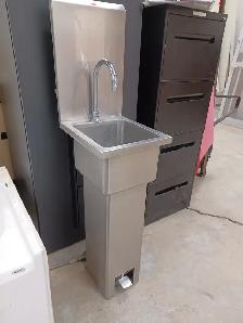 Hand Wash Sink - Photo 2