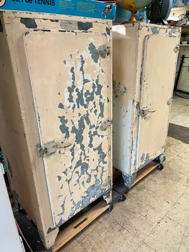 Ice box fridge x 2
