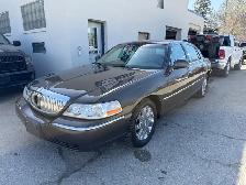 2005 Lincoln town car LIMITED safetied