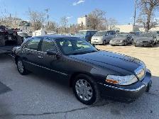 2005 Lincoln town car LIMITED safetied - Photo 2