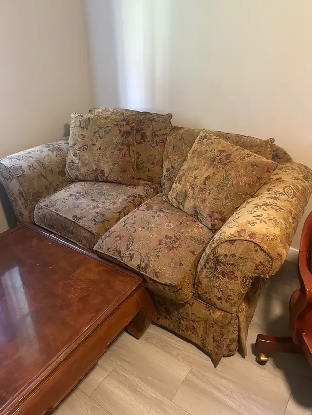 FREE FURNITURE