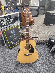 Yamaha F310P Acoustic Guitar - Photo 2