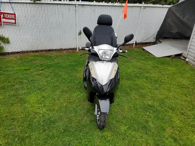 Prix reduit Triporteur electrique ET3 classis 60 volt $1800.00