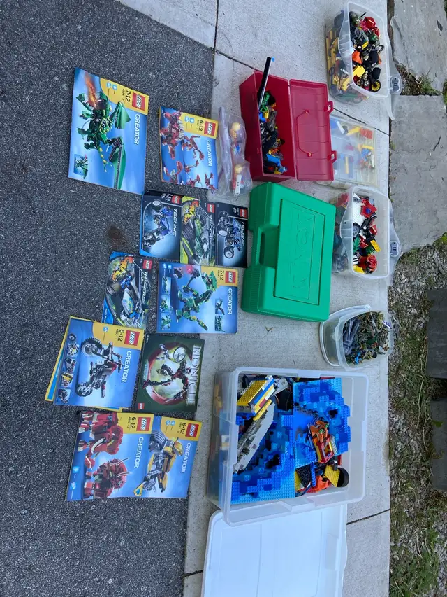 Lego KNEX and army soldiers