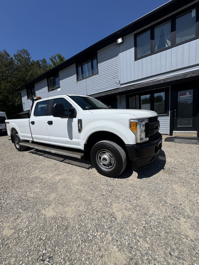 2017 Ford Super Duty F-350 SRW ALUMINUM LIFT TAILGATE — CERTIFIE