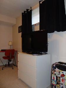 Available Now Room for Rent - FEMALE - Photo 3