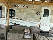 2017 Shasta Revere 31' - Photo 2
