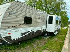 2017 Shasta Revere 31' - Photo 3