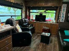 2017 Shasta Revere 31' - Photo 9