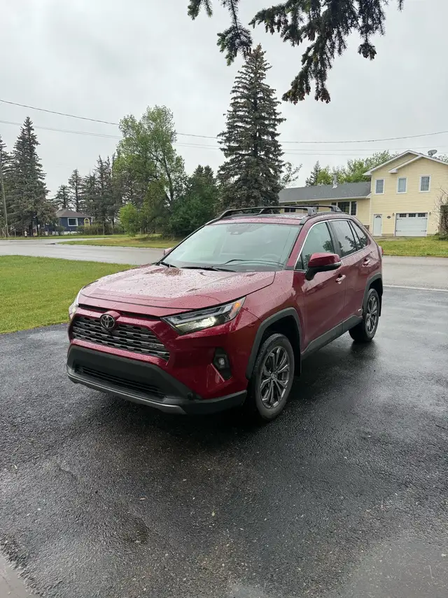 2025 Toyota RAV4 Limited Hybrid AWD – Only 24,323 km