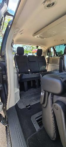 Used 2017 Dodge Grand Caravan - Photo 4