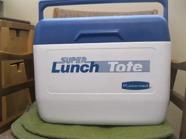 Rubbermaid Cooler