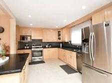 Private one bedroom on main floor - Photo 2