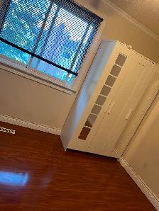 Private one bedroom on main floor - Photo 4